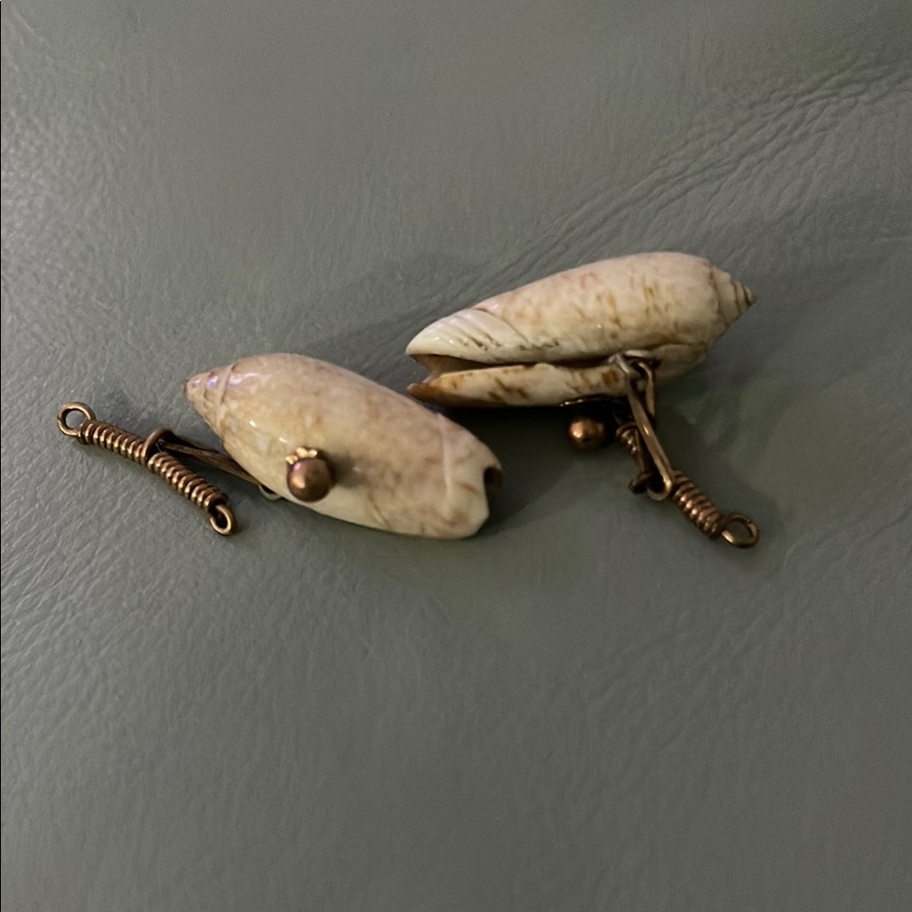Vintage Shell  With Metal Cufflinks